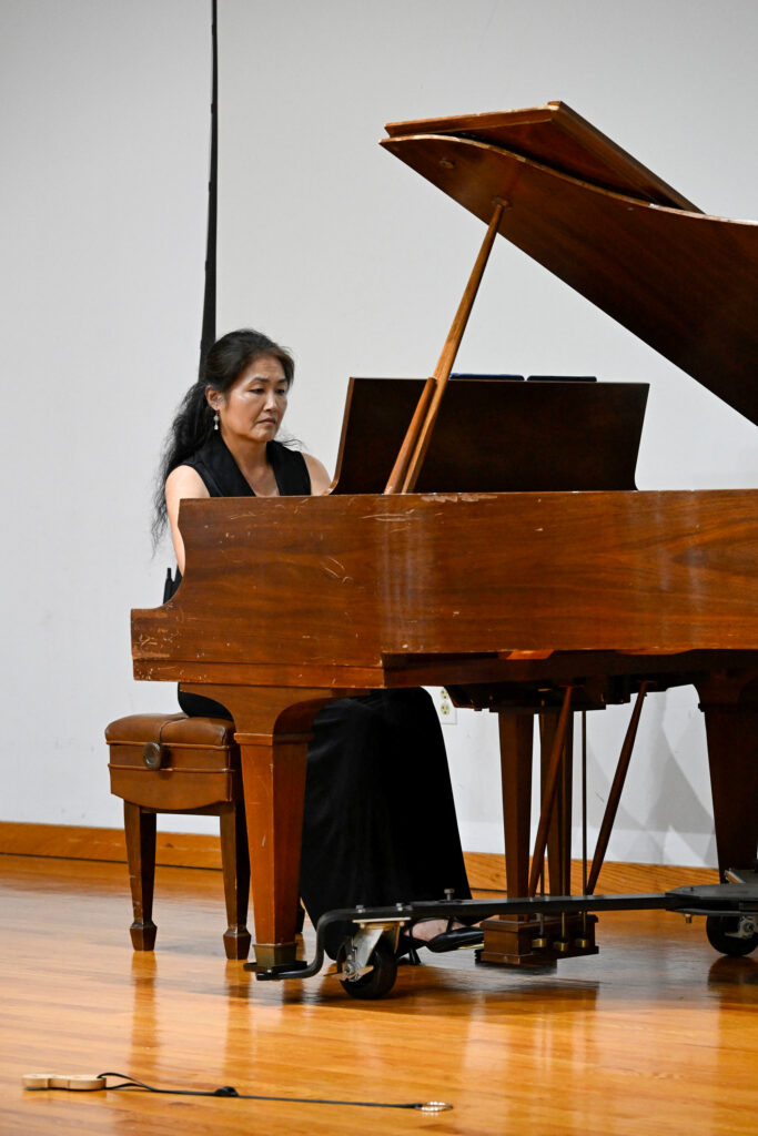 Hiroko Yamazaki, piano
