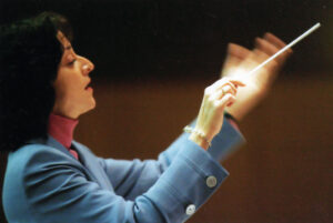 photo of Rosaria Macera conducting